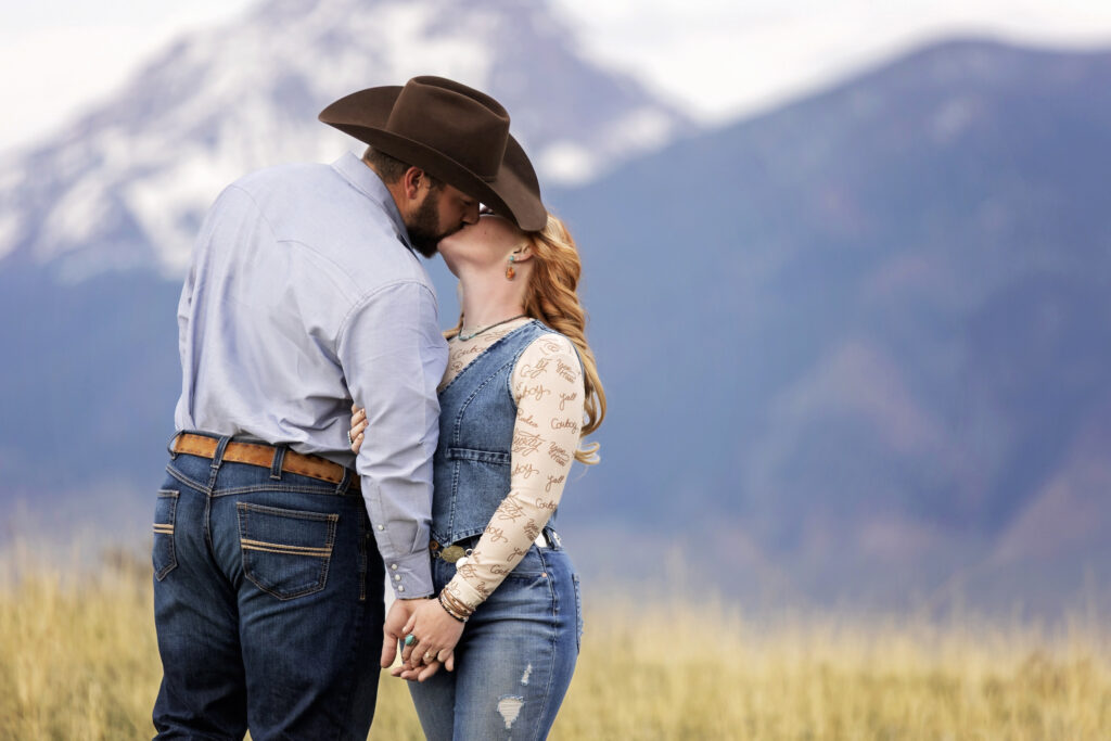 Ennis Montana wedding photographer captures newlyweds at sunset